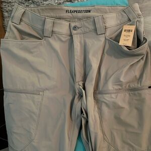 Brand new Duluth Trading Co men’s relaxed fit cargo pants